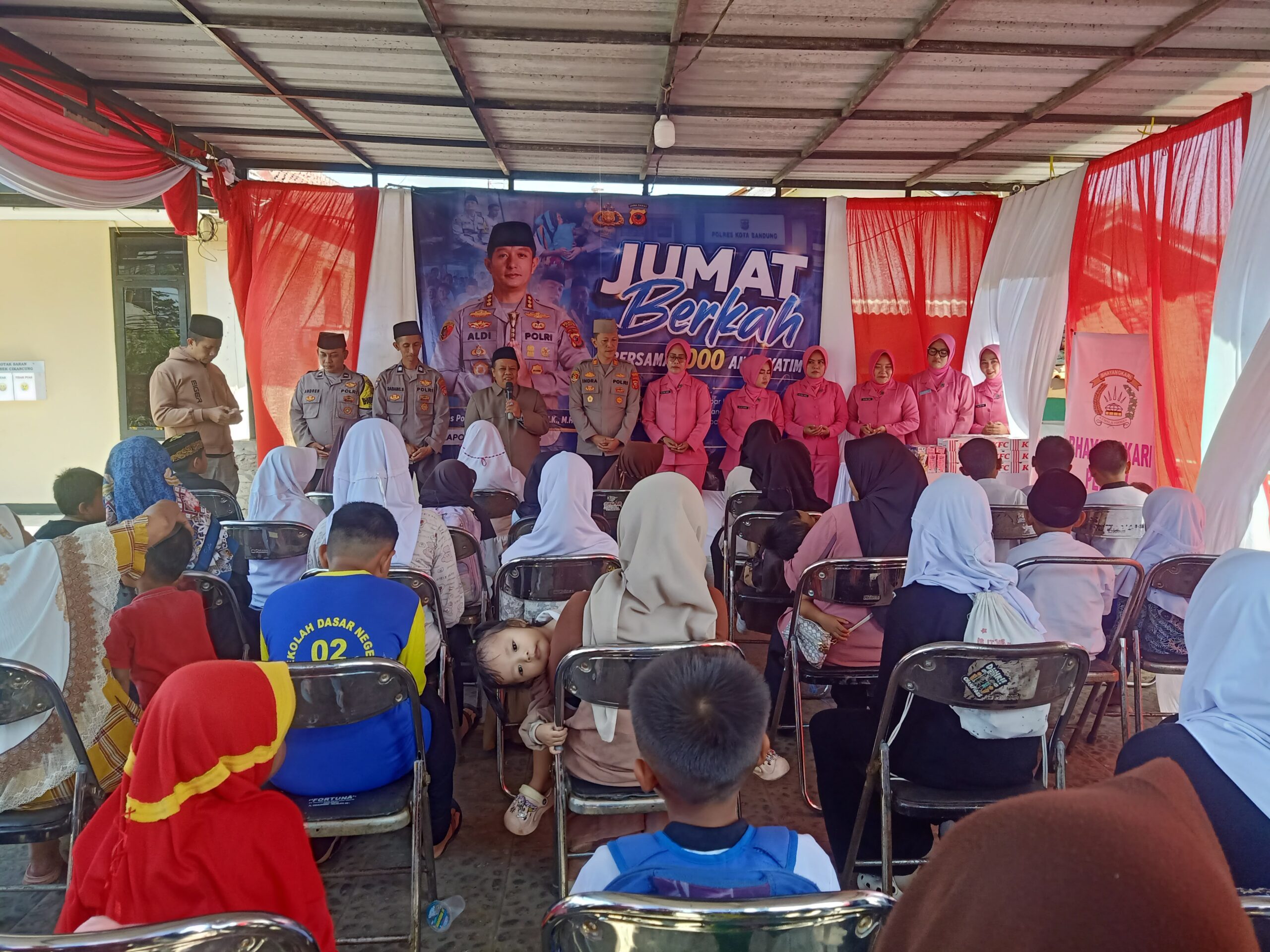 Jumat Berkah Serentak, Polisi Santuni 1.000 Anak Yatim di 20 Polsek